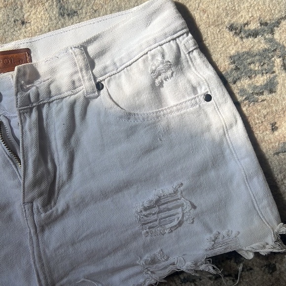 Ripped white shorts - Picture 2 of 5